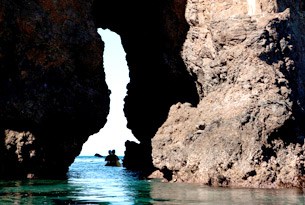 sea cave kayaking for team building